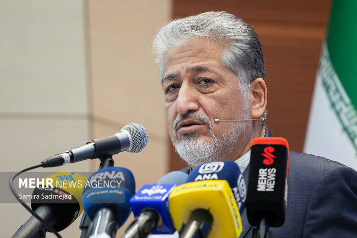 رئیس دانشگاه آزاد: فناوری وامگرفته شده، استقلال را میشکند رئیس دانشگاه آزاد: فناوری وامگرفته شده، استقلال را میشکند