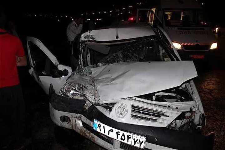 ۱۰ مصدوم به دلیل تصادف مینی بوس و دو خودروی سواری ۱۰ مصدوم به دلیل تصادف مینی بوس و دو خودروی سواری